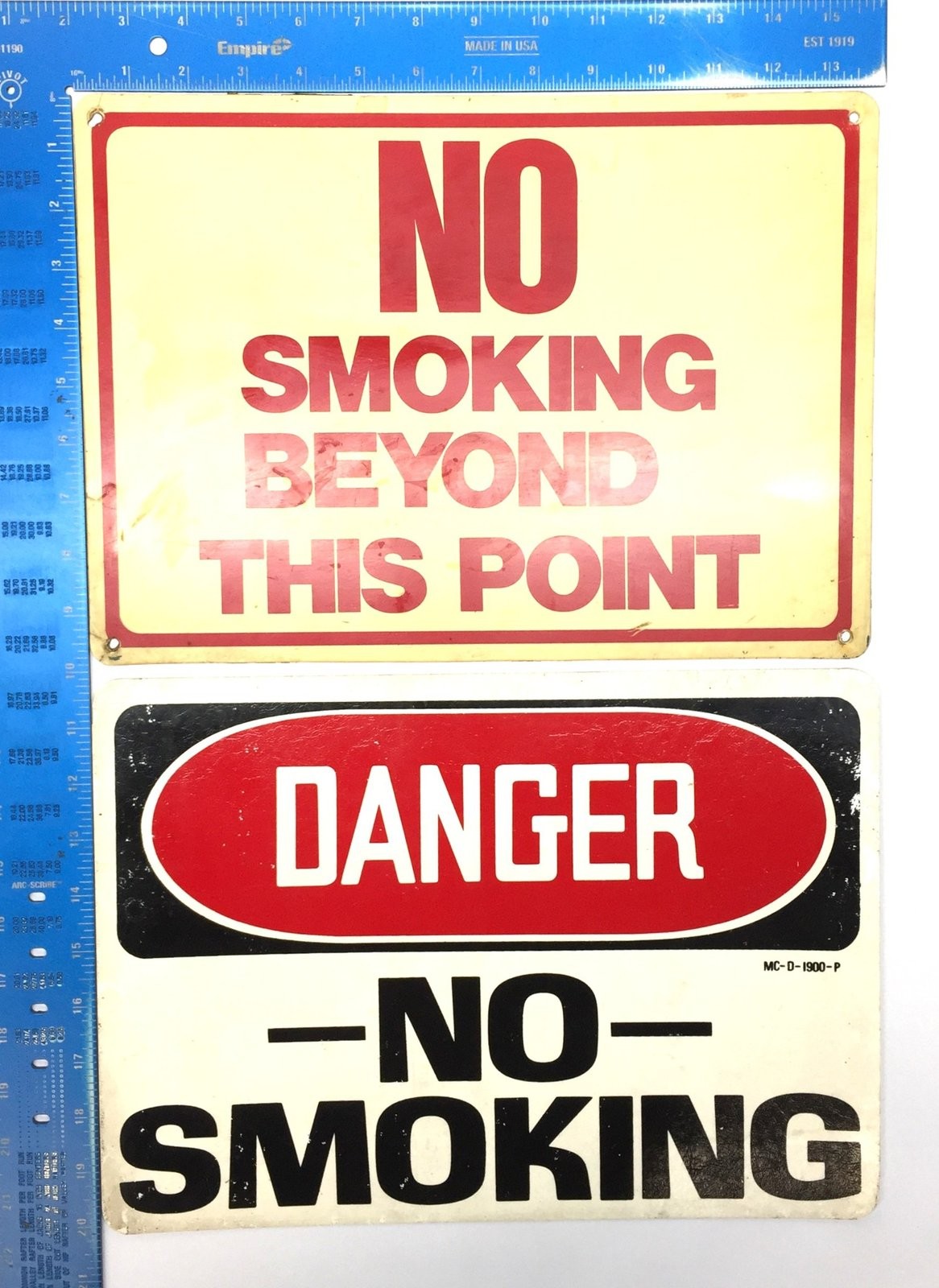 Unbranded 14″ x 10″ ‘NO SMOKING’ Plastic Sign Pack (2pcs) USED