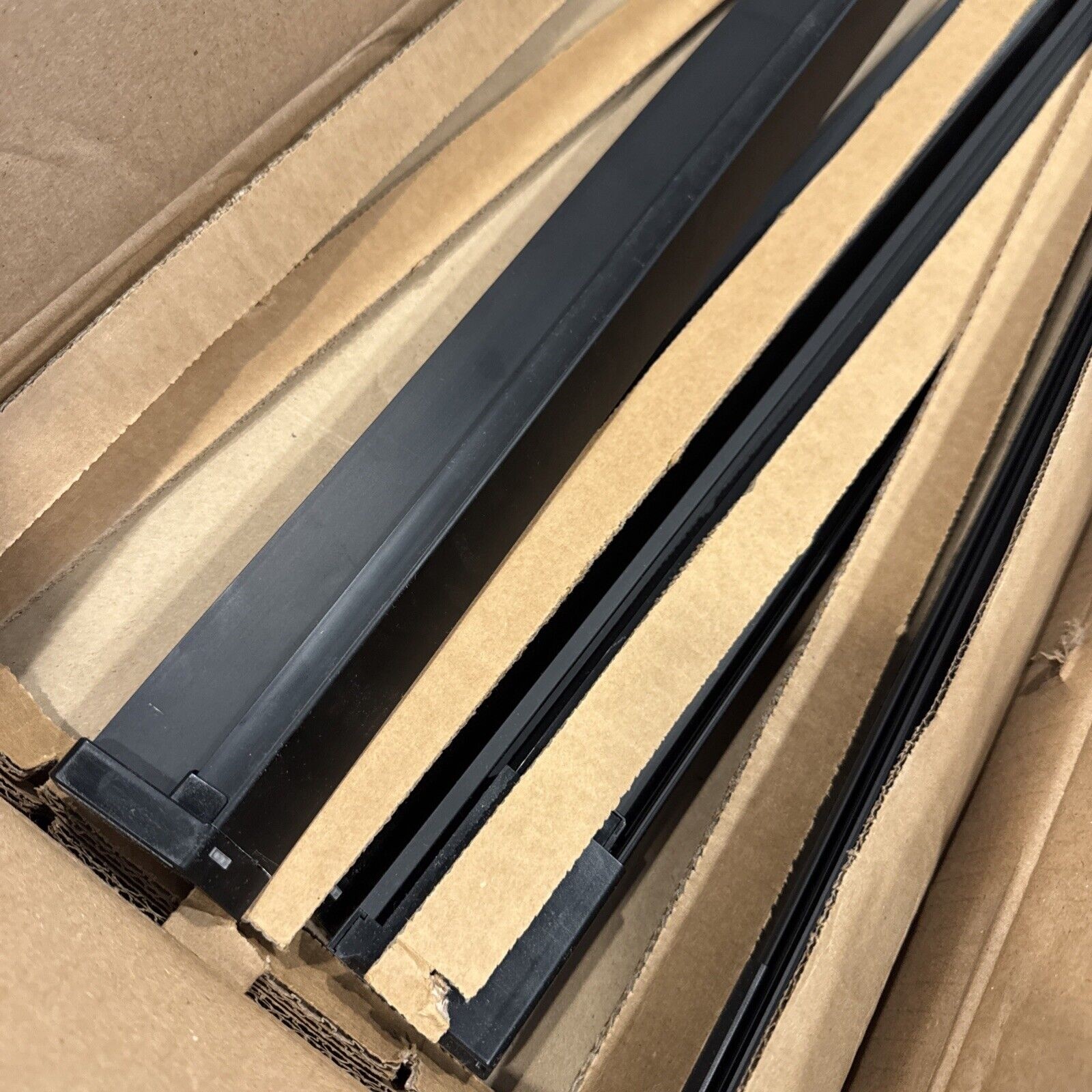 Vusion Group Digital Display Rail Set 48″ *rails only* Pack of 40