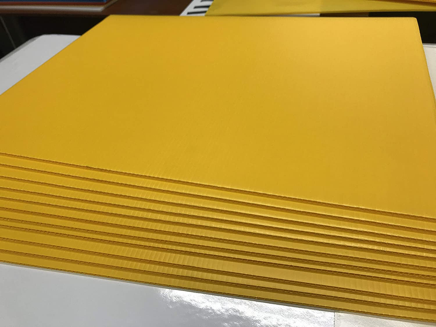 BOX OF 100 YELLOW 18″ x 24″ BLANK CORRUGATED YARD SIGNS *LOWEST PRICE*