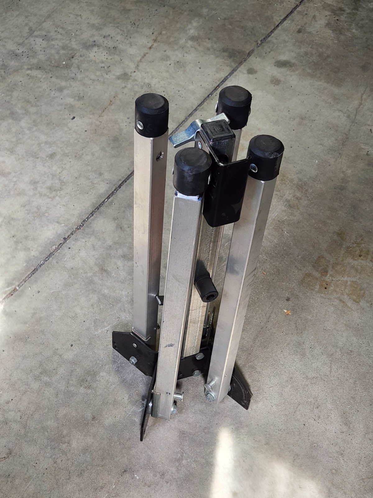 NEW NOS – USA-SIGN Steel Compact Stand, C-902 Road Signs Pop-Up Wind Resistant