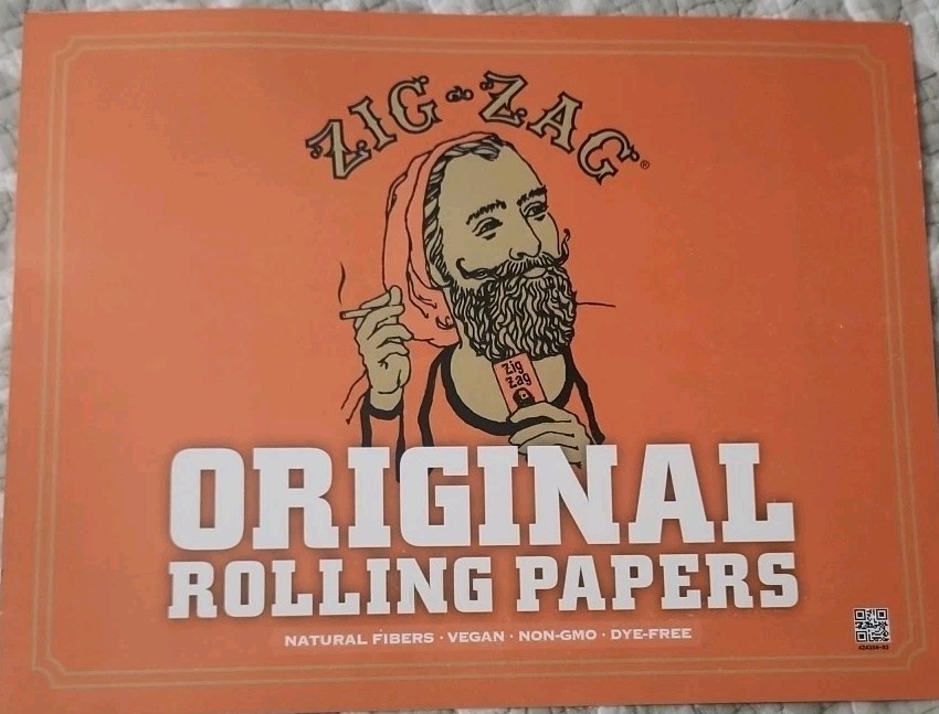 Original Zig Zag Papers / FRE Pouches Paper Counter Display Size 12″ x 9″