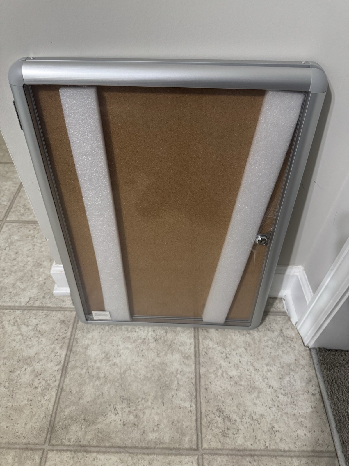 18in x 22in H Vinyl Enclosed Bulletin Board, 1 Door, Satin Aluminum Frame